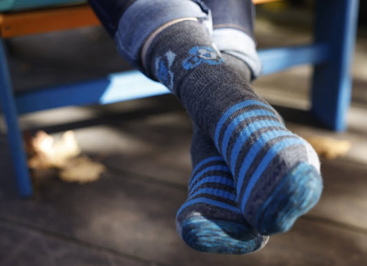 Rose Valley Mid-Crew Lightweight Sock - Lifestyle Image
